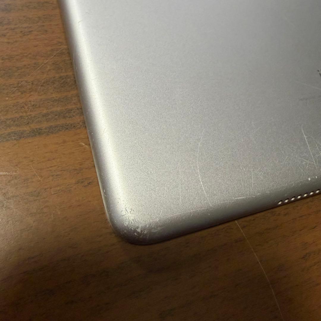 iPad (第6世代) シルバー MR7J2J/A 128GB