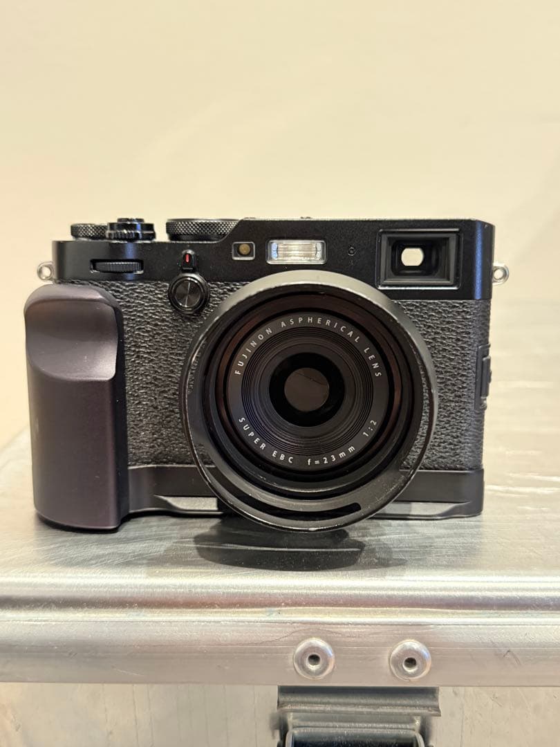【撮影可　一部難あり】FUJIFILM X100F 黒　シャッター8800回