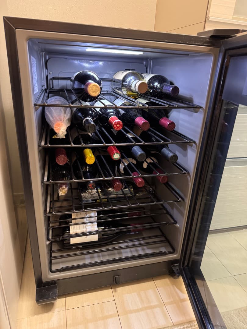 ワインセラー・26〜30本収納（フォルスタージャパンFJC-95Gブラック）