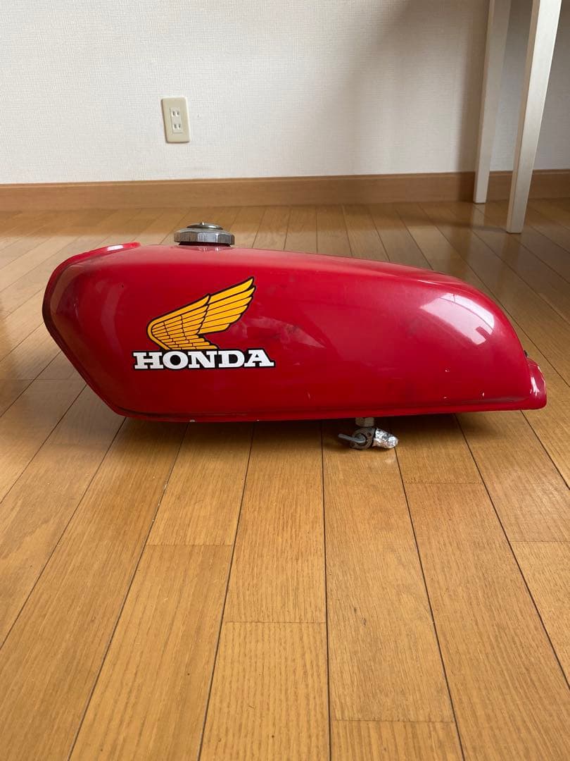 HONDA 赤 タンク ロゴ付き