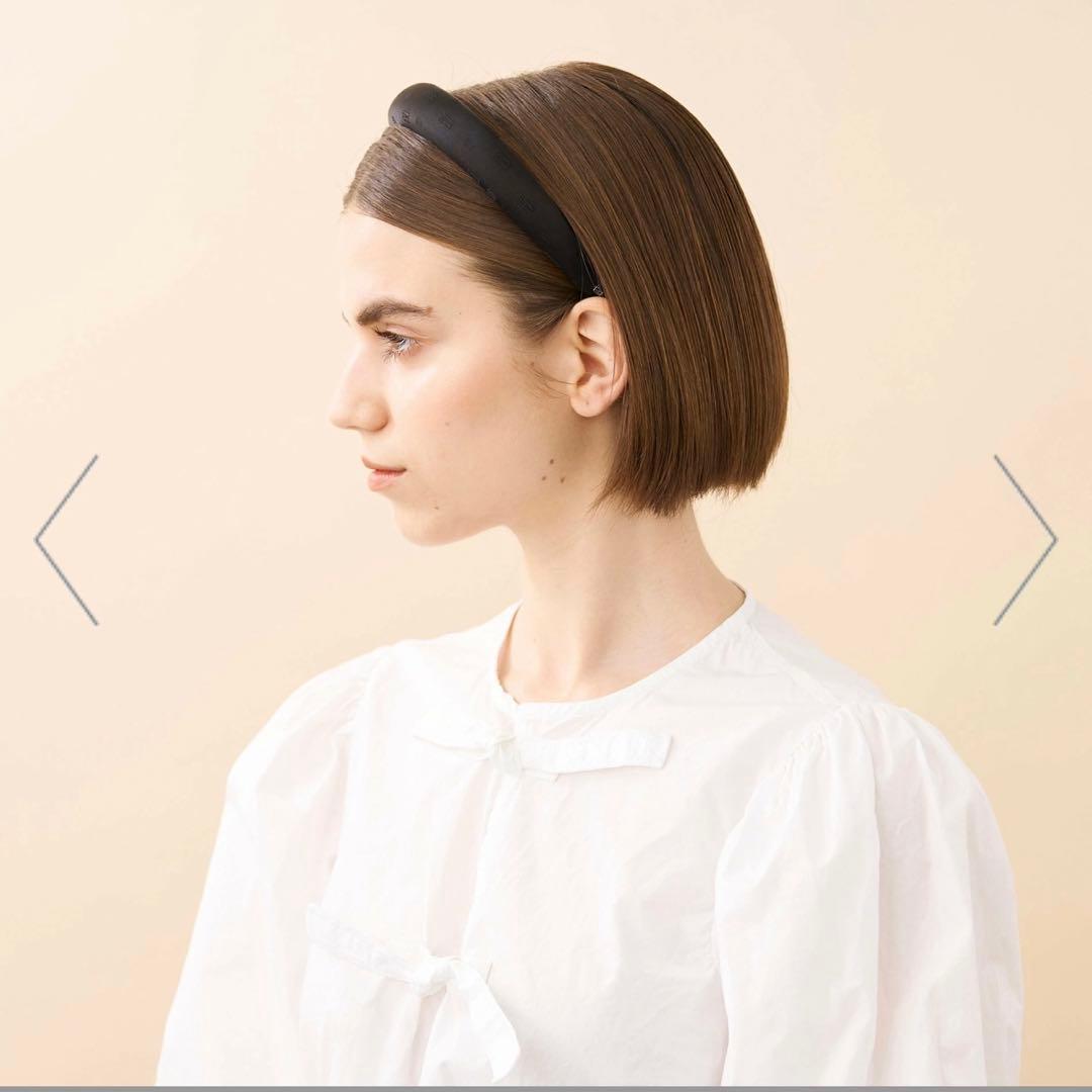 【美品】アレクサンドルドゥパリ　サテン　カチューシャ　ブラック　ロゴ