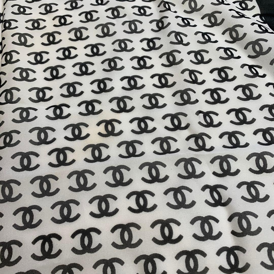 I)CHANEL シャネル　ロゴプリント スカーフ　ハンカチ