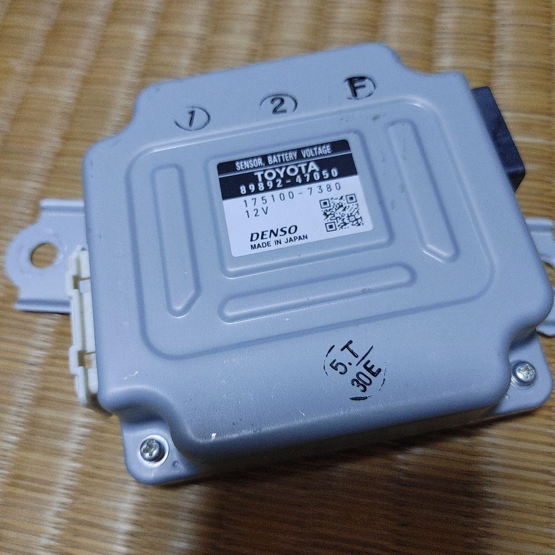 TOYOTAトヨタ純正 プリウス ボルテ－ジセンサ 89892-47050