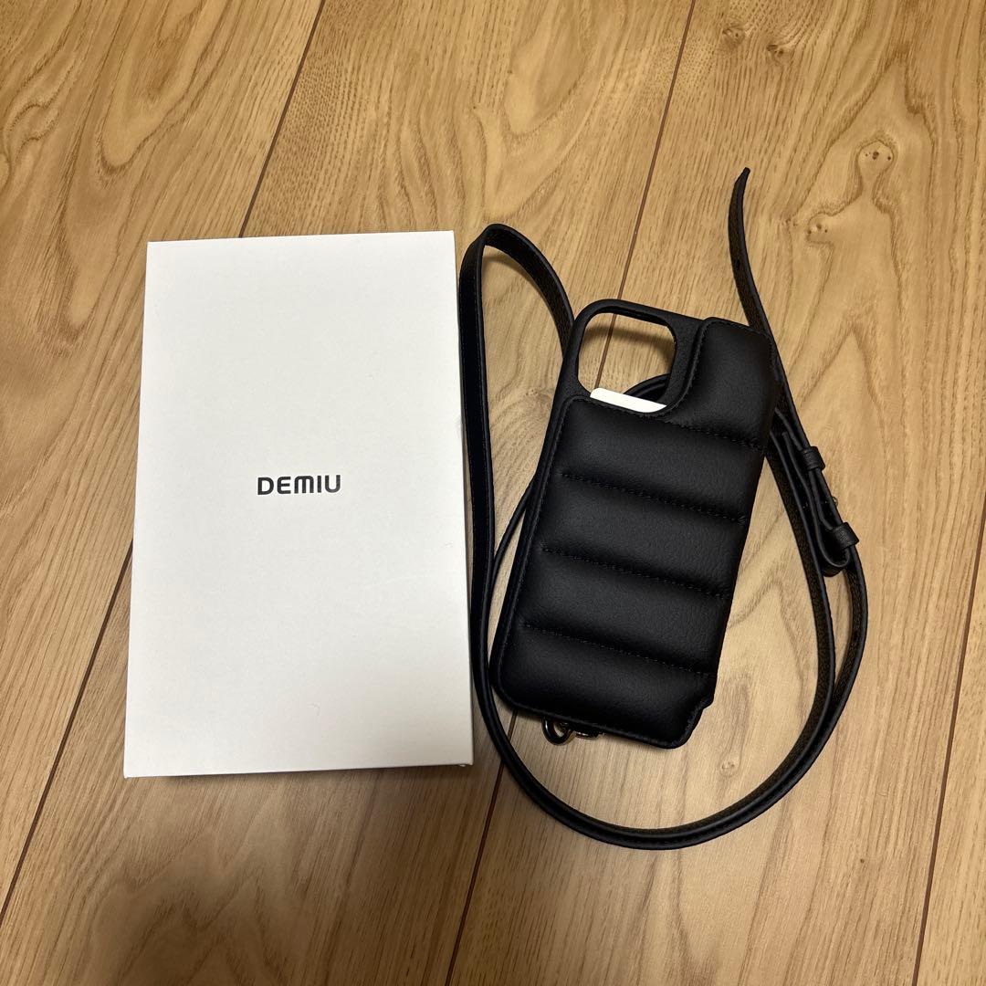 DEMIU iPhone15 ケース＆ストラップ