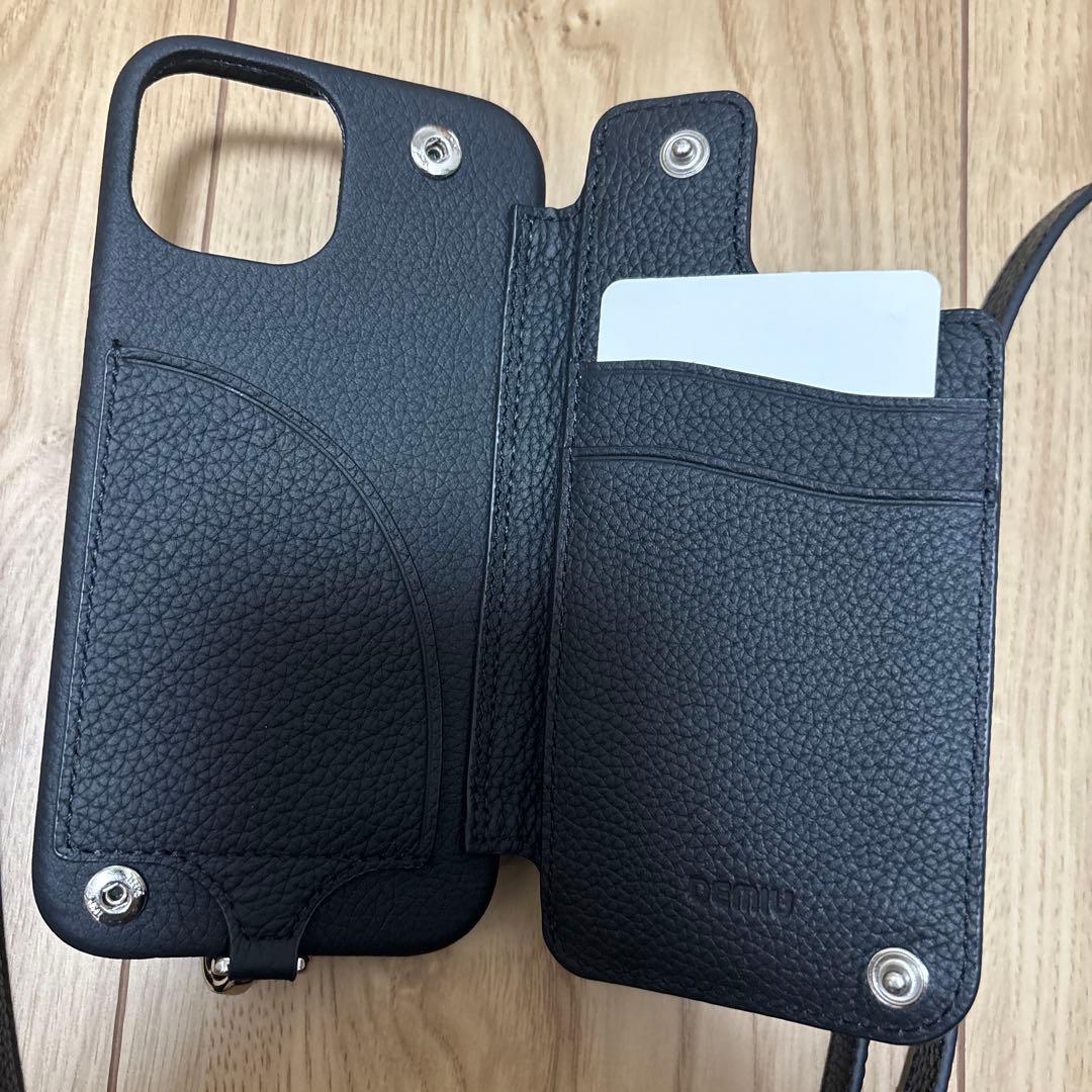 DEMIU iPhone15 ケース＆ストラップ