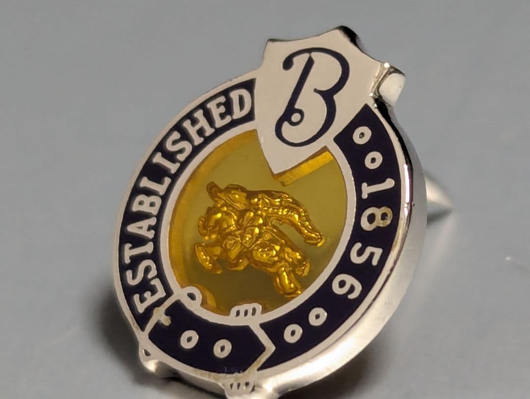 BURBERRY　ピンバッチ　タイタック