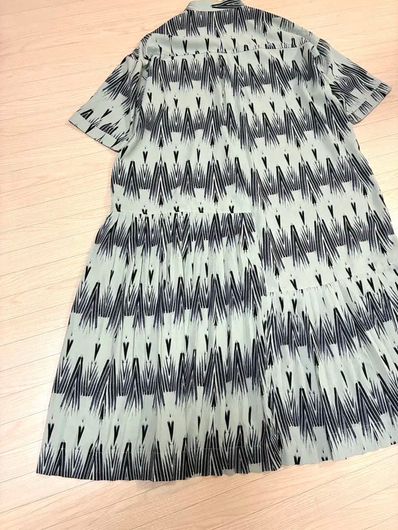 【美品】イアパピヨネ 七分袖アンダープリーツ柄プリントワンピース