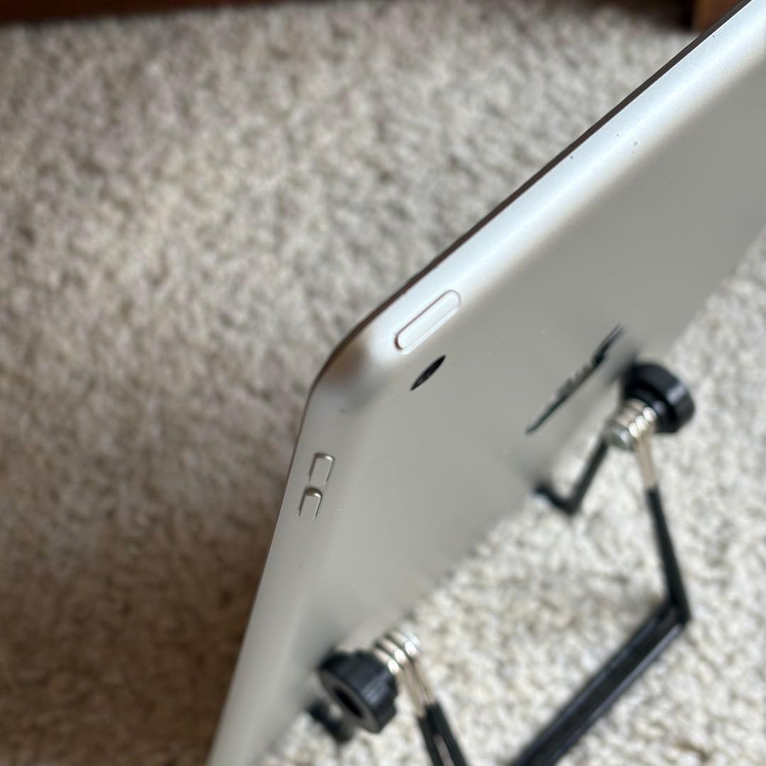 Apple iPad 10.2インチ第8世代 シルバー バッテリー87%wifi