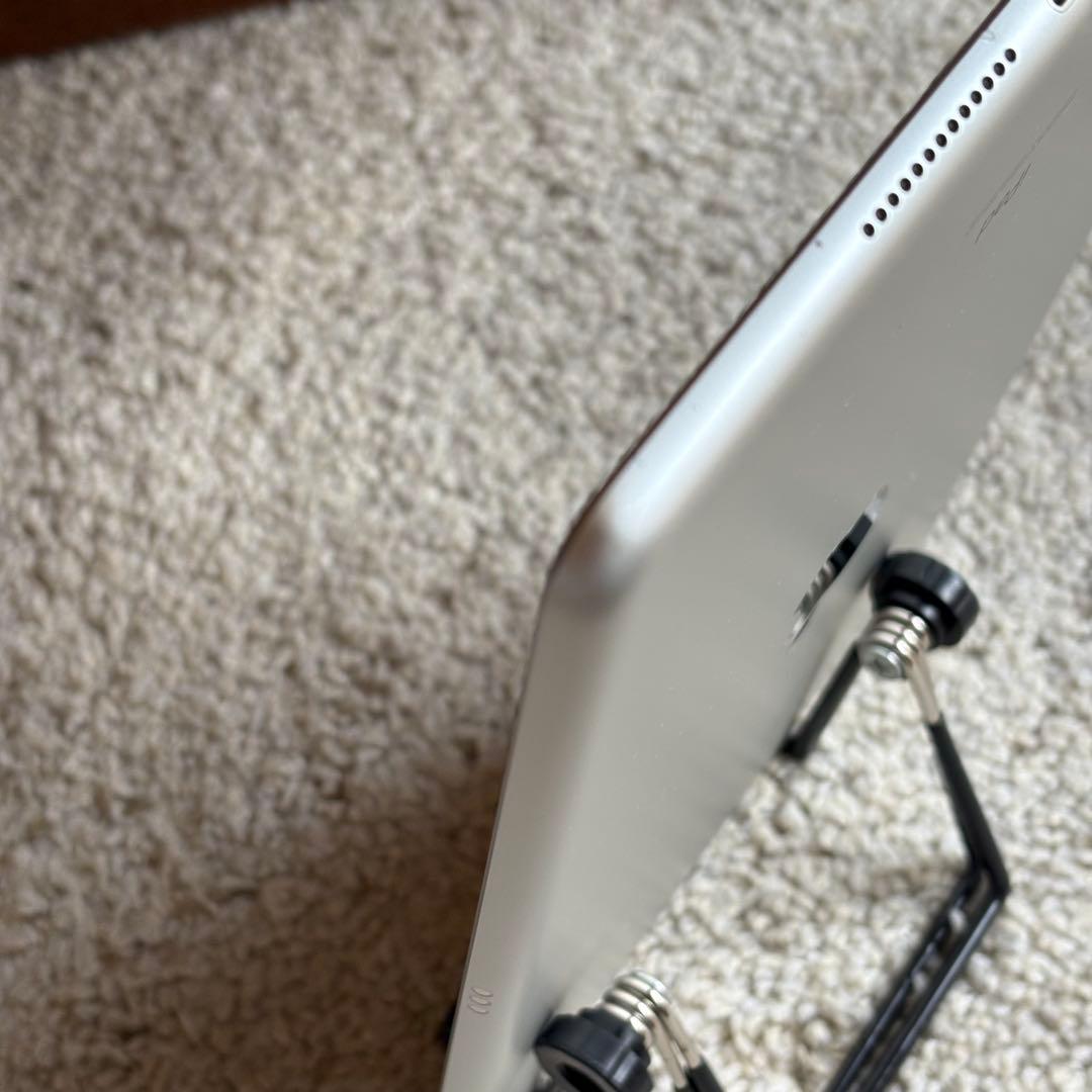 Apple iPad 10.2インチ第8世代 シルバー バッテリー87%wifi