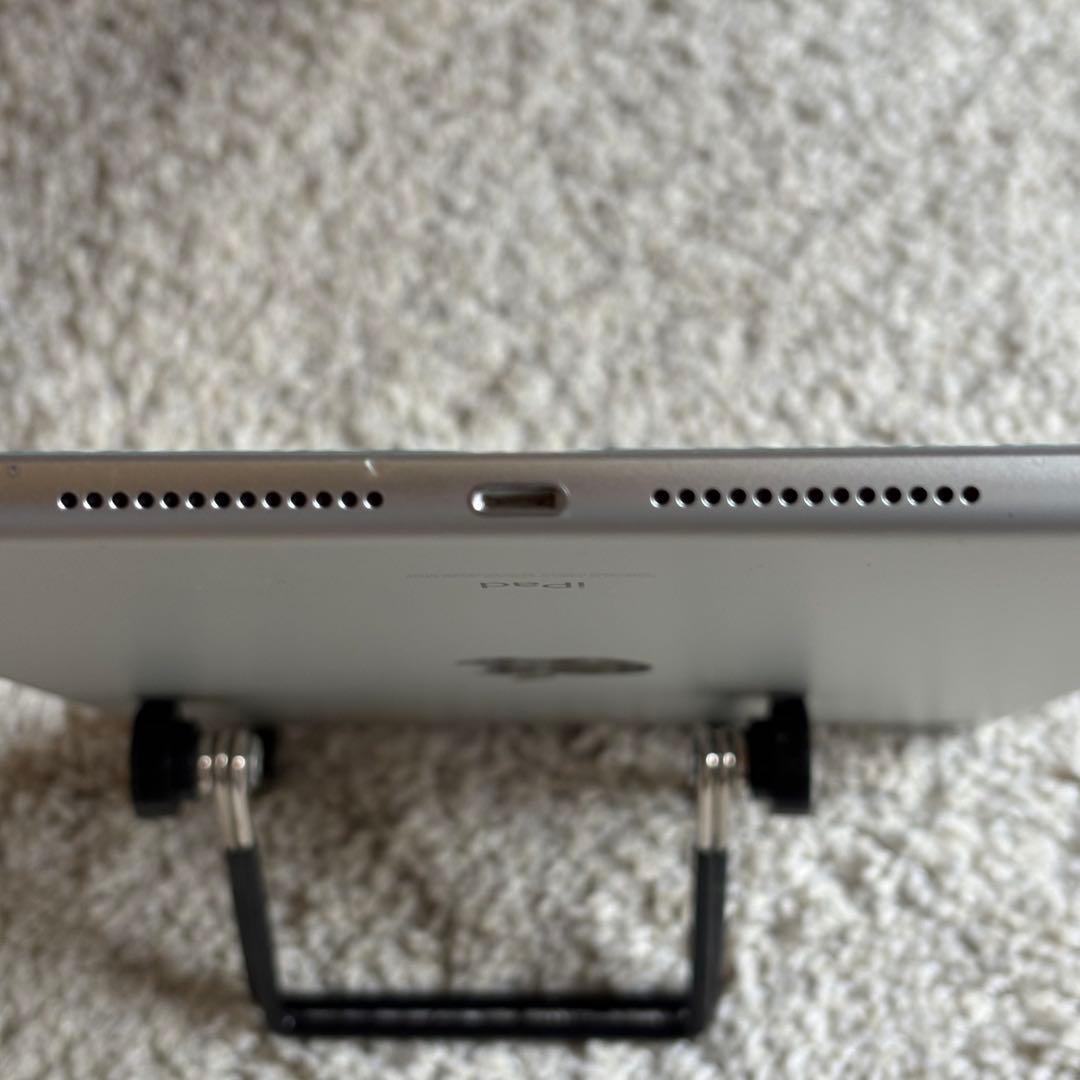 Apple iPad 10.2インチ第8世代 シルバー バッテリー87%wifi