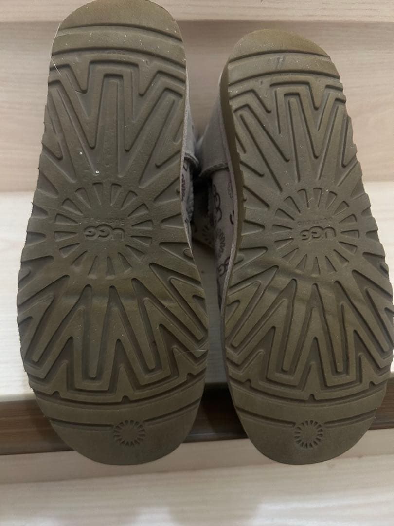 UGG グレー模様入り　ムートンブーツ　24センチ　ロゴ　美品