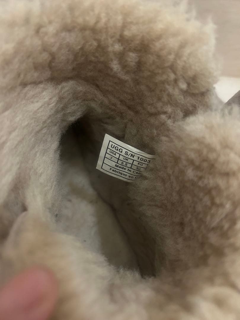 UGG グレー模様入り　ムートンブーツ　24センチ　ロゴ　美品