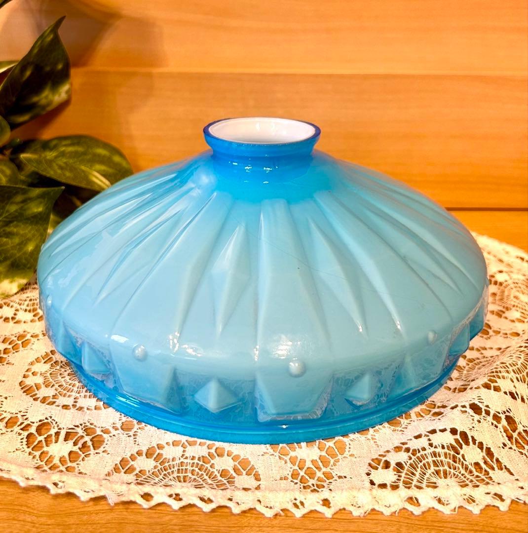 アンティークランプシェード　青色ガラス製ドーム型