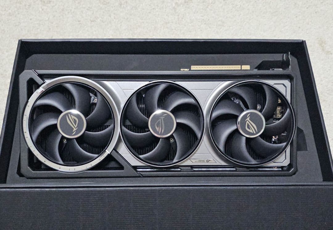 グラフィックボード・グラボ・ビデオカード ASUS ROG GeForce RTX5080 16GB