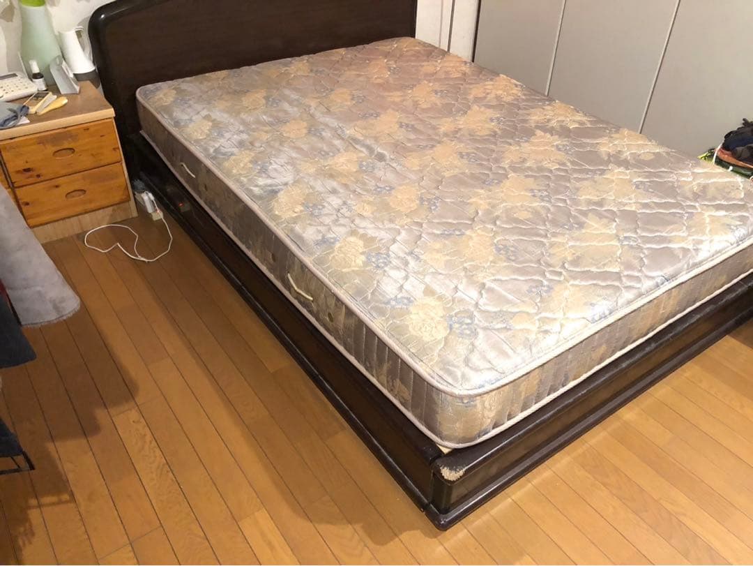 シモンズ　ダブルベッド　マットレス　フレーム付　SIMMONS 最高級