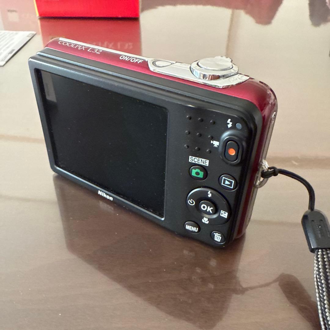 ハナ　Nikon COOLPIX L32 デジカメ