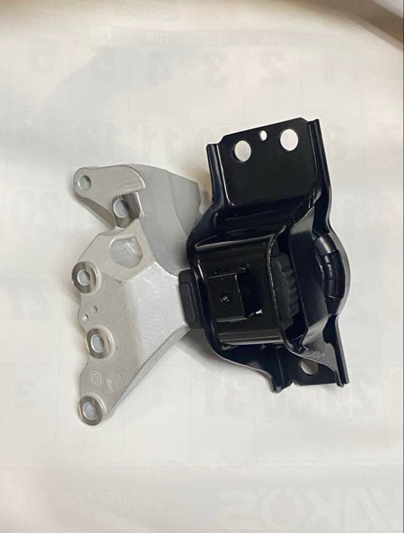 C26 右エンジンマウント インシュレーター 11210-1V30Bセレナ