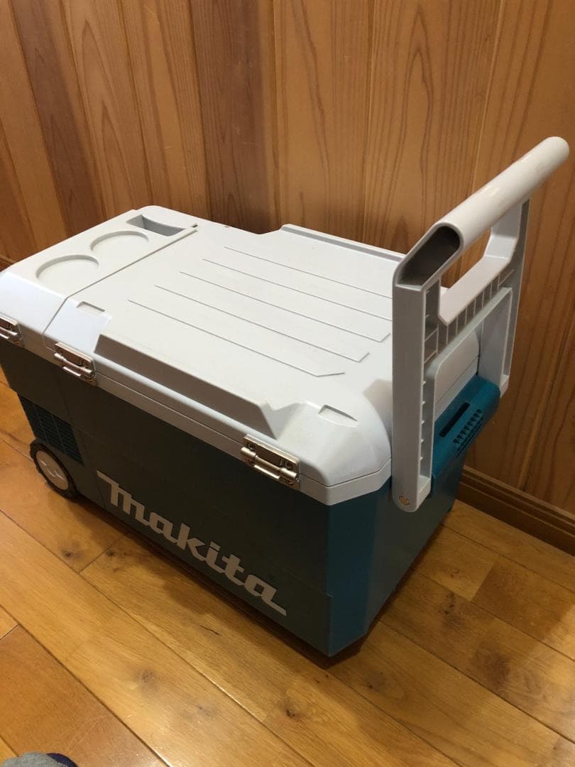 【未使用品】makita マキタ 充電式保冷温庫 20L 18V CW180DZ