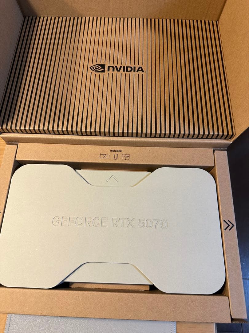 RTX 5070 founders edition ほぼ未使用品。