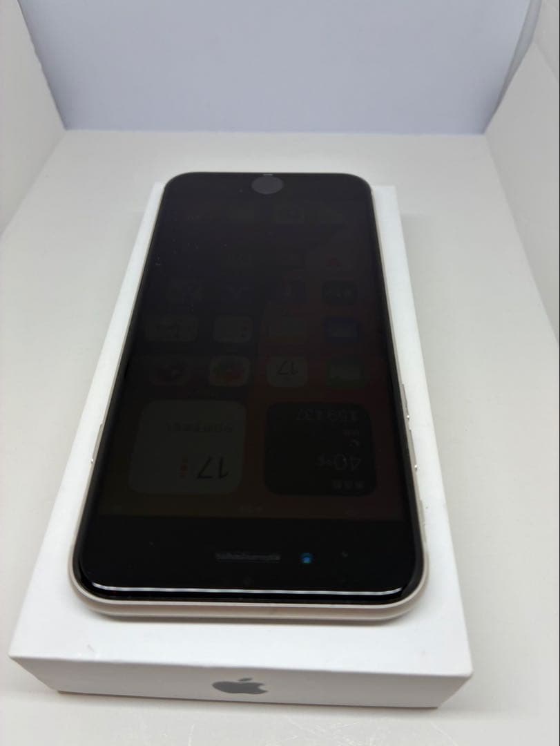 【美品】　iPhoneSE3 64G スターライトSIMフリー　新品バッテリー