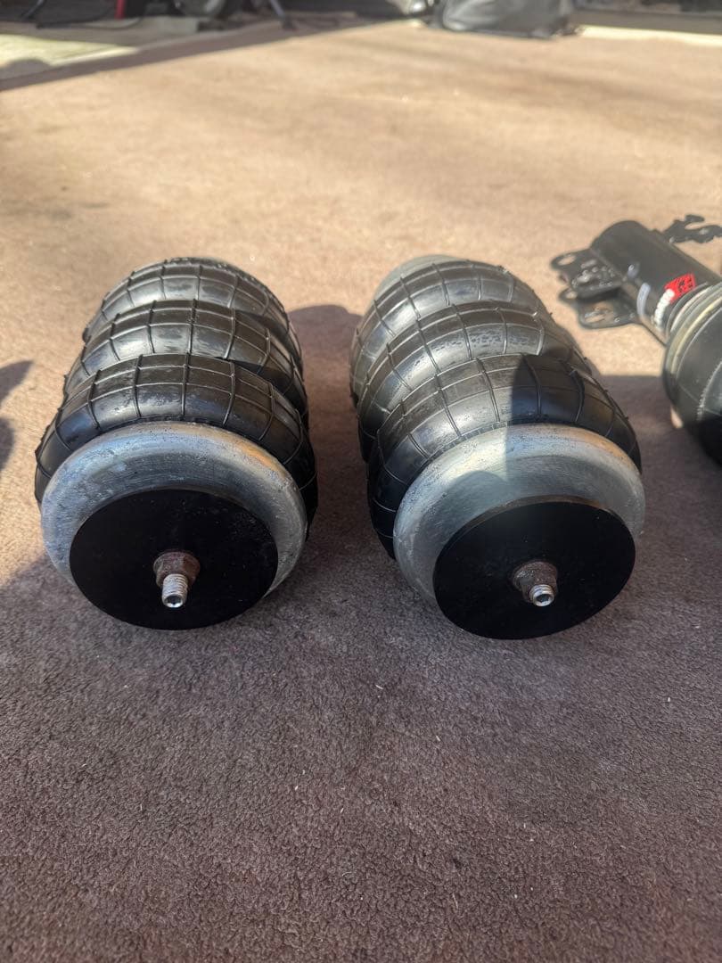 トヨタカローラツーリングハイブリッド219 エアサス　リア脚のみ50プリウスにも