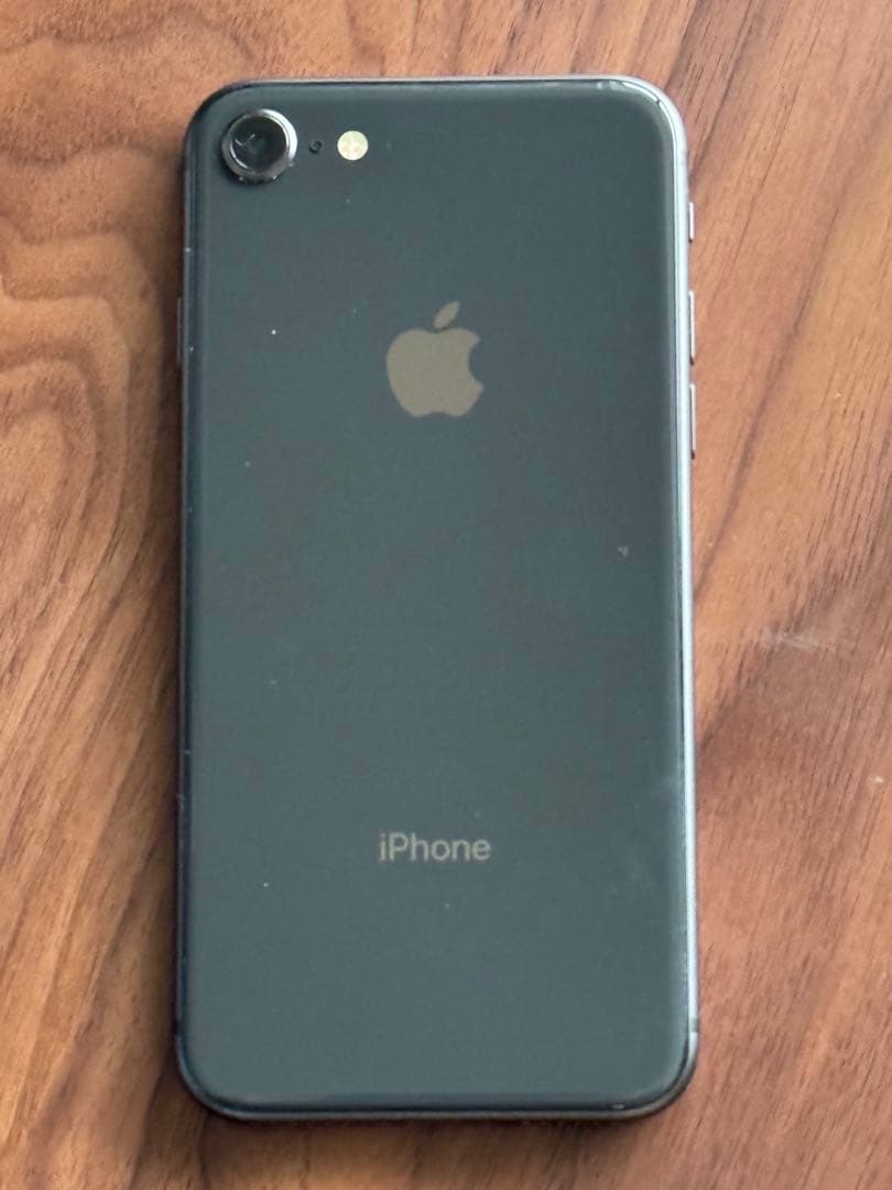 iphone8本体　docomo スペースグレー