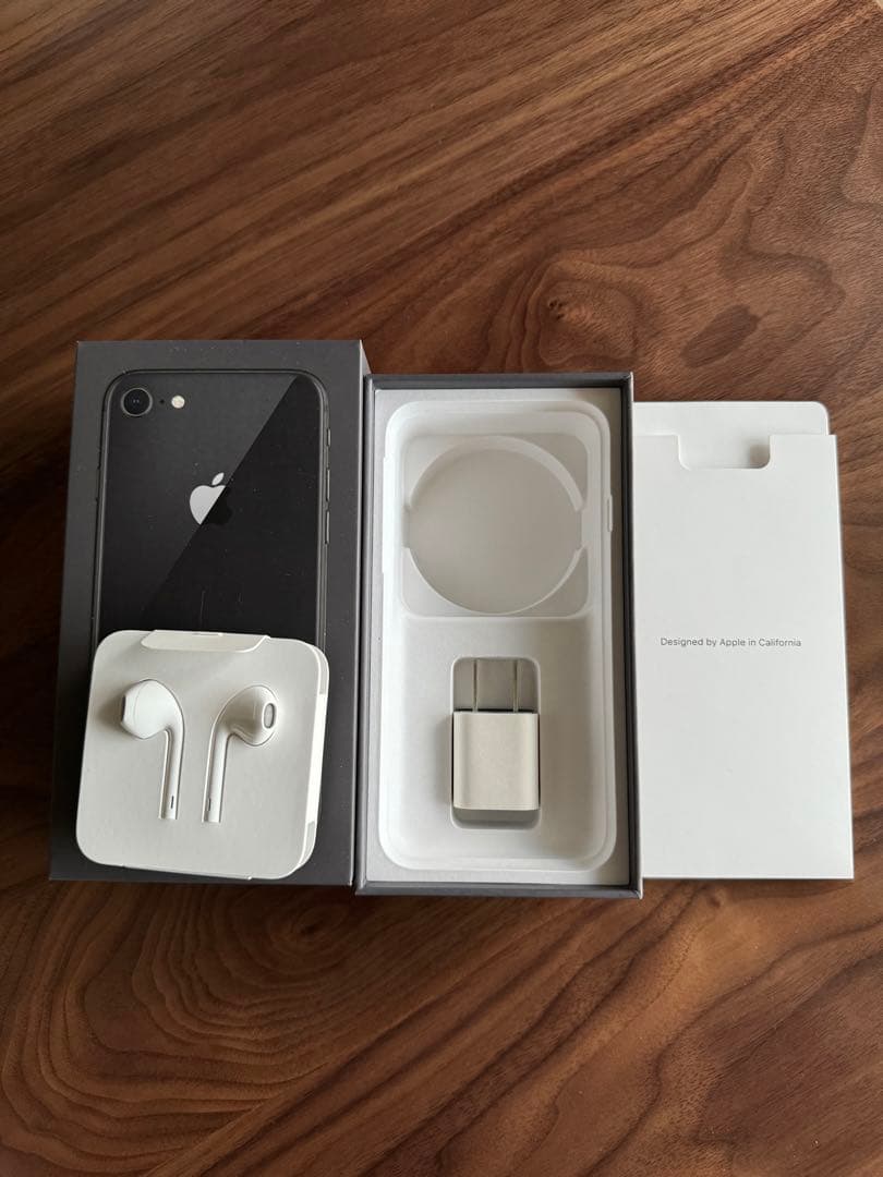 iphone8本体　docomo スペースグレー