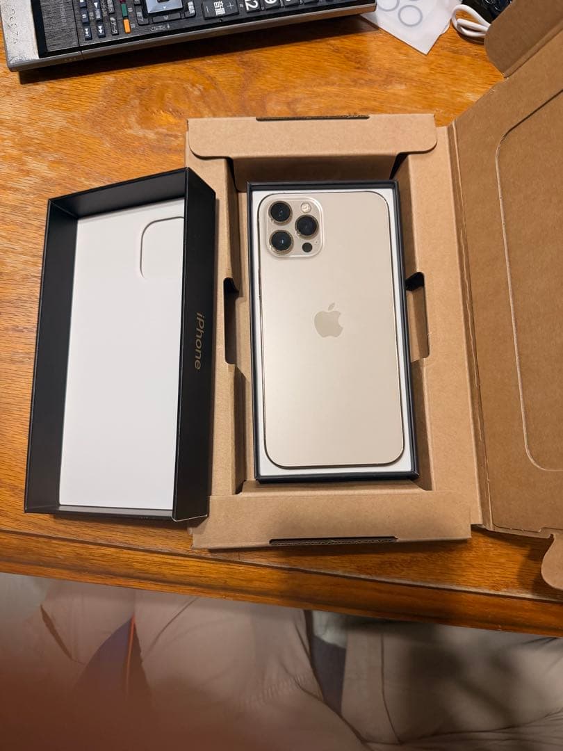 美品　iPhone 12 Pro Max 256GB ゴールド