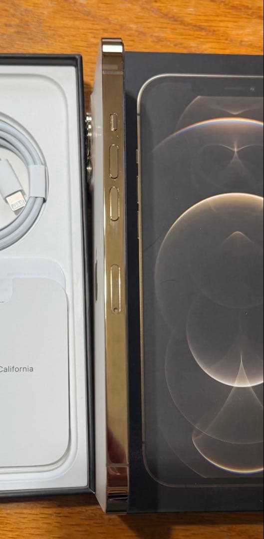 美品　iPhone 12 Pro Max 256GB ゴールド