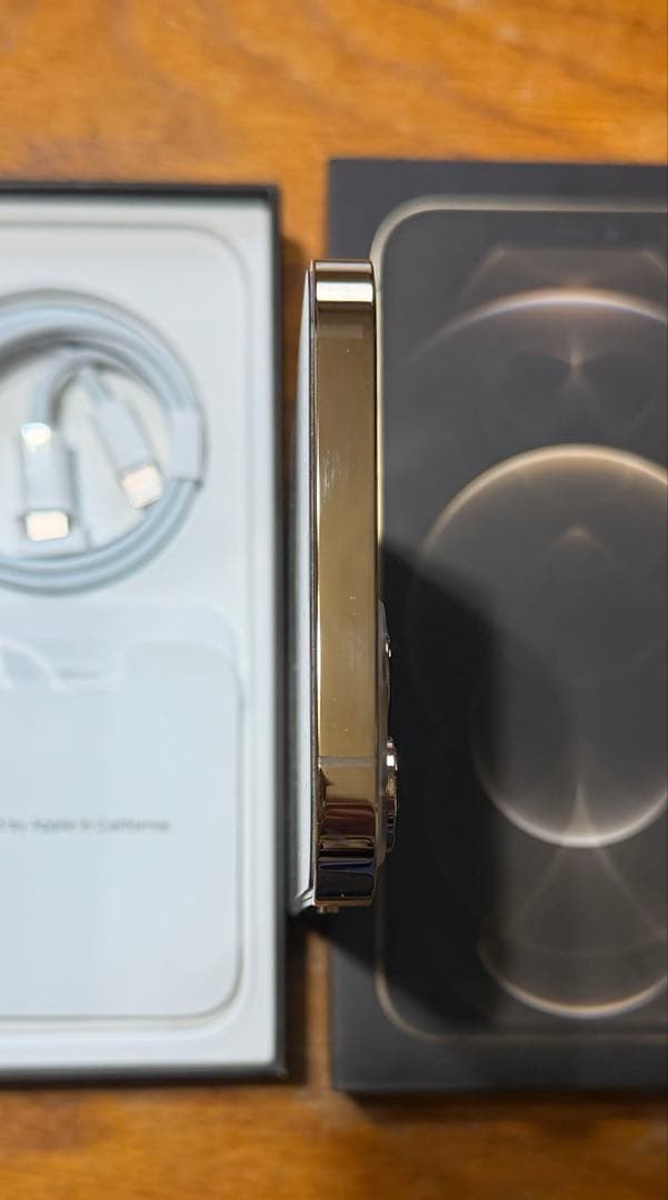 美品　iPhone 12 Pro Max 256GB ゴールド