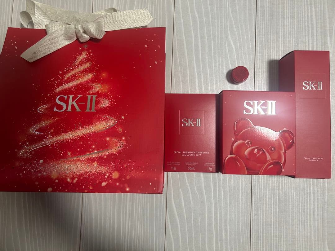フェイシャルトリートメントエッセンス　コフレ2025 ホリデーコレクション