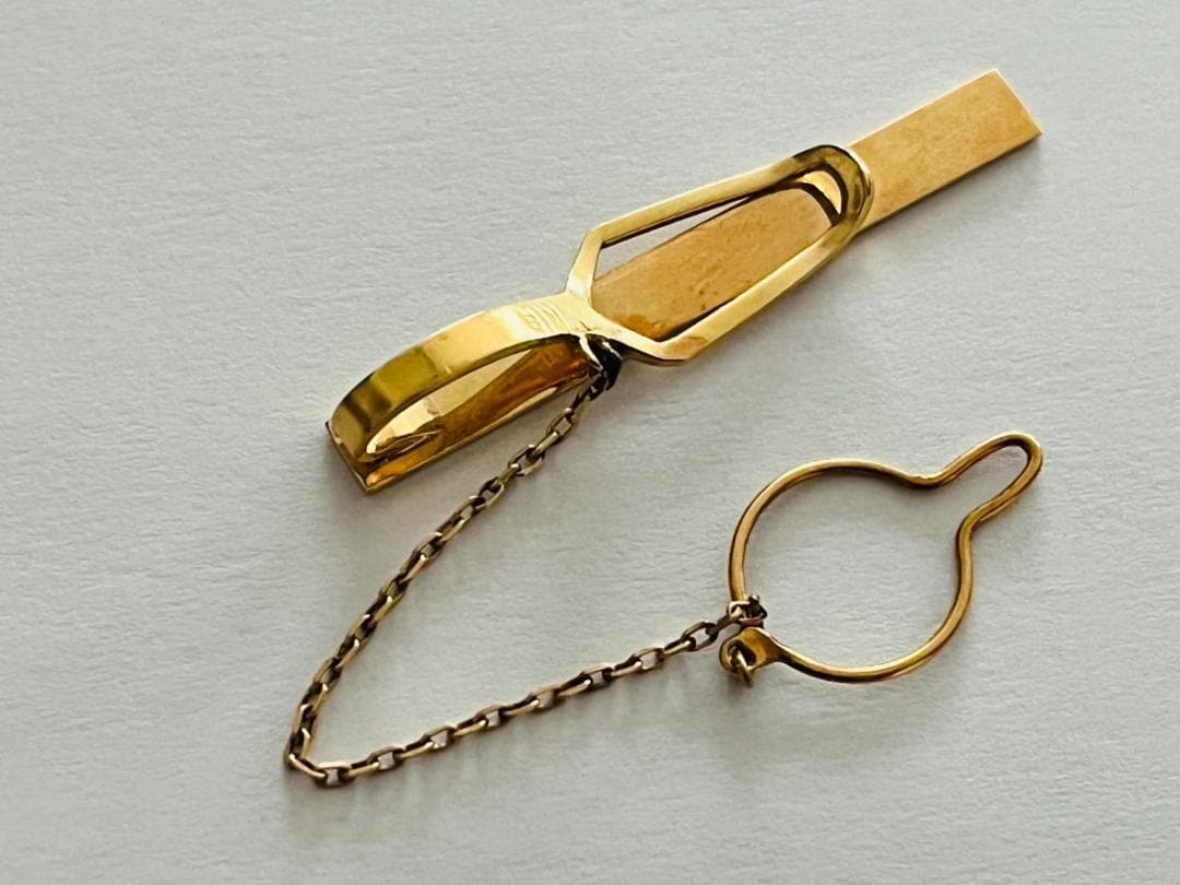 ■K18刻印 ネクタイピン イエローゴールド チェーン付 ストライプ柄