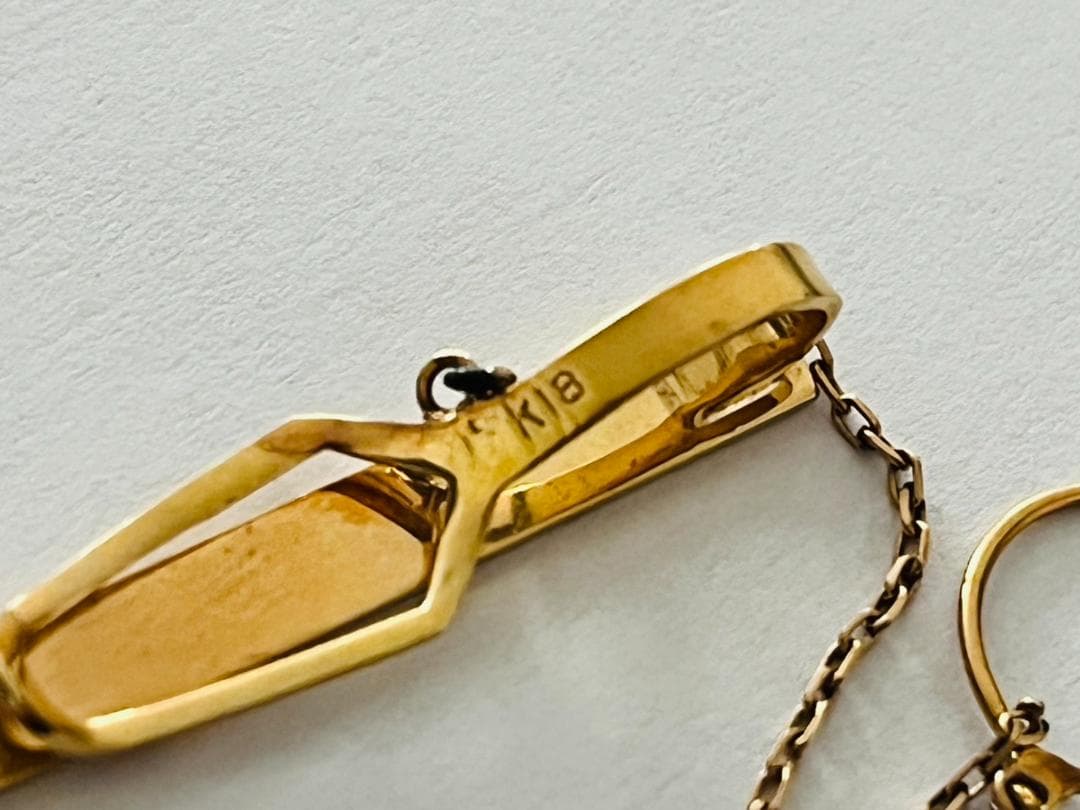 ■K18刻印 ネクタイピン イエローゴールド チェーン付 ストライプ柄