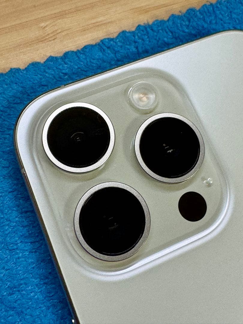 iPhone15 Pro 256GB カナダ版 海外版 シャッター音無し