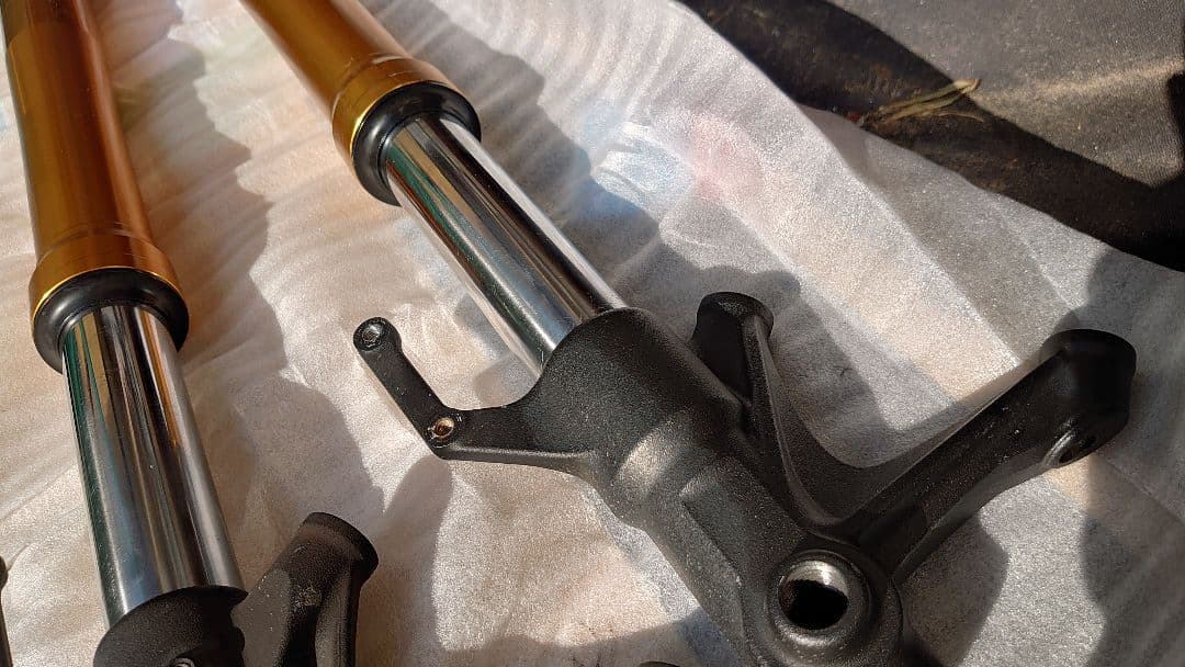 フロントフォーク 部品取り用 MT09 RN34 ｘｓｒ９００シールおまけ。