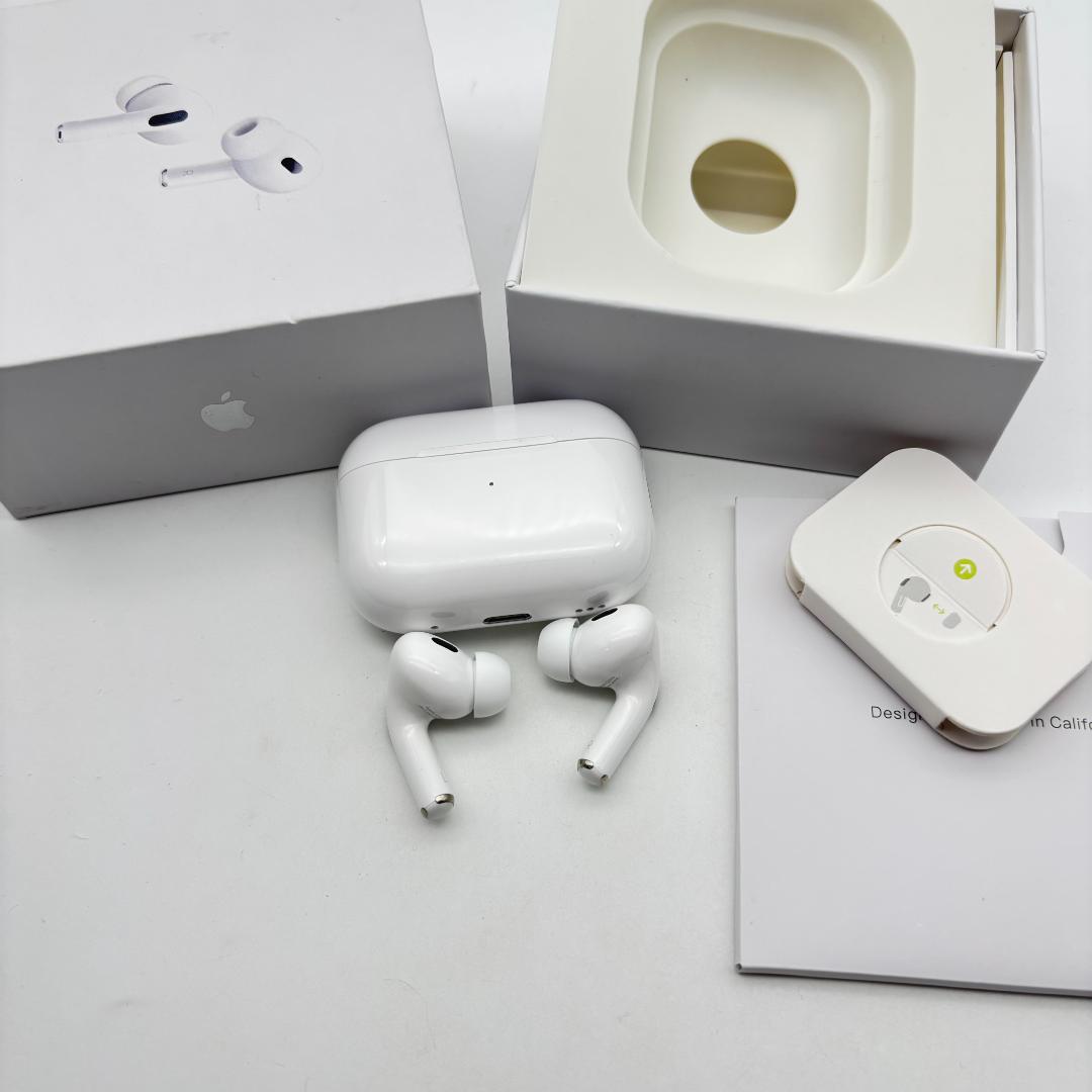 Apple AirPods Pro 本体と充電ケース