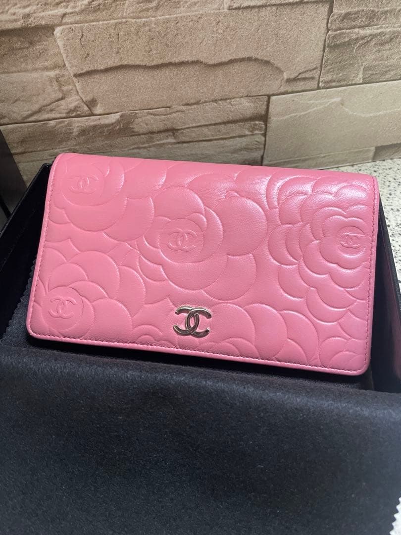 ★CHANEL★マトラッセラムスキン★フラワーエンボス 二つ折り長財布★