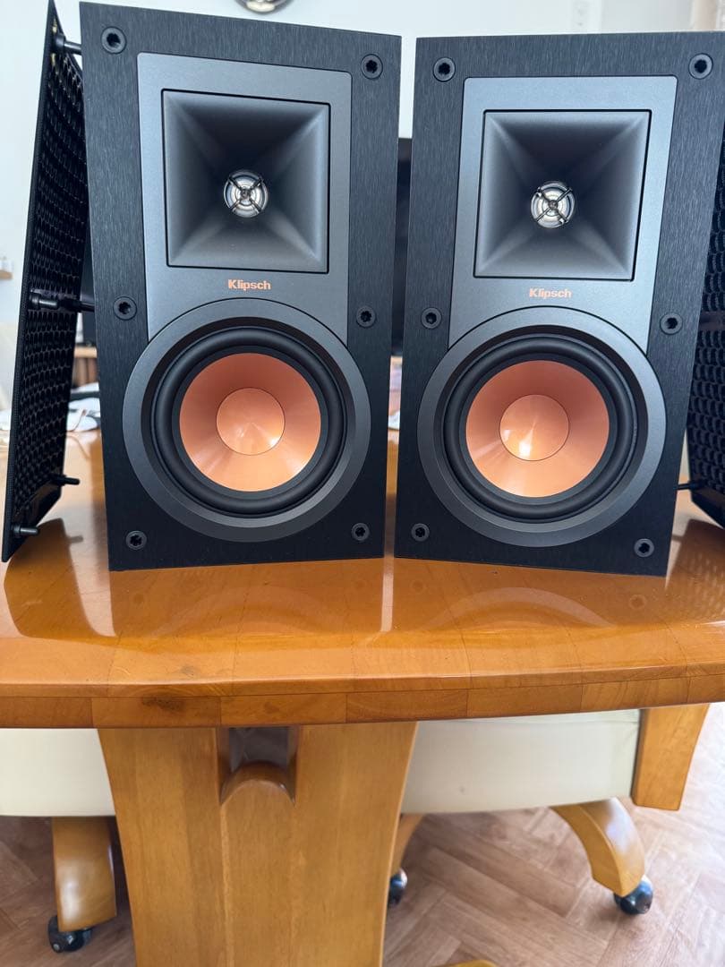 klipsch R-15Mブックシェルスピーカー。