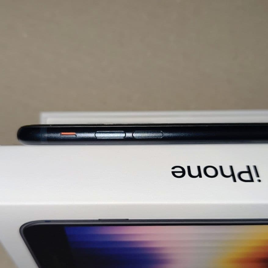 iPhone SE3 64GB SIMフリー おまけ4点