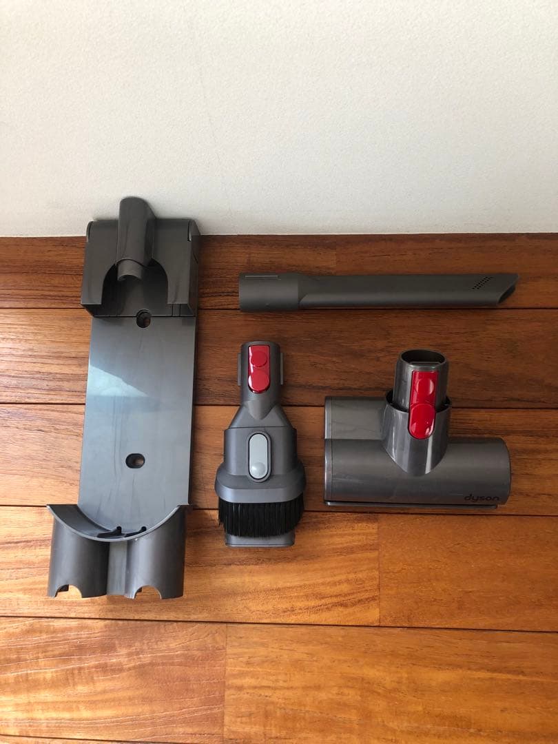 Dyson v7 fluffy 掃除機 完動品 充電器なし