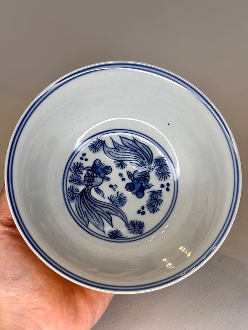 中国大清光緒年製 黄釉青花金魚文小碗 外側に暗刻の双龍戯珠文 骨董品コレクション