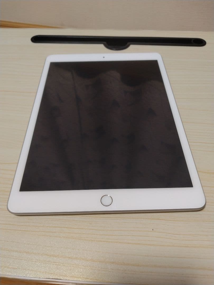 4 iPad 10.2インチ本体、128GB、シルバー、8世代、値下げ交渉不可
