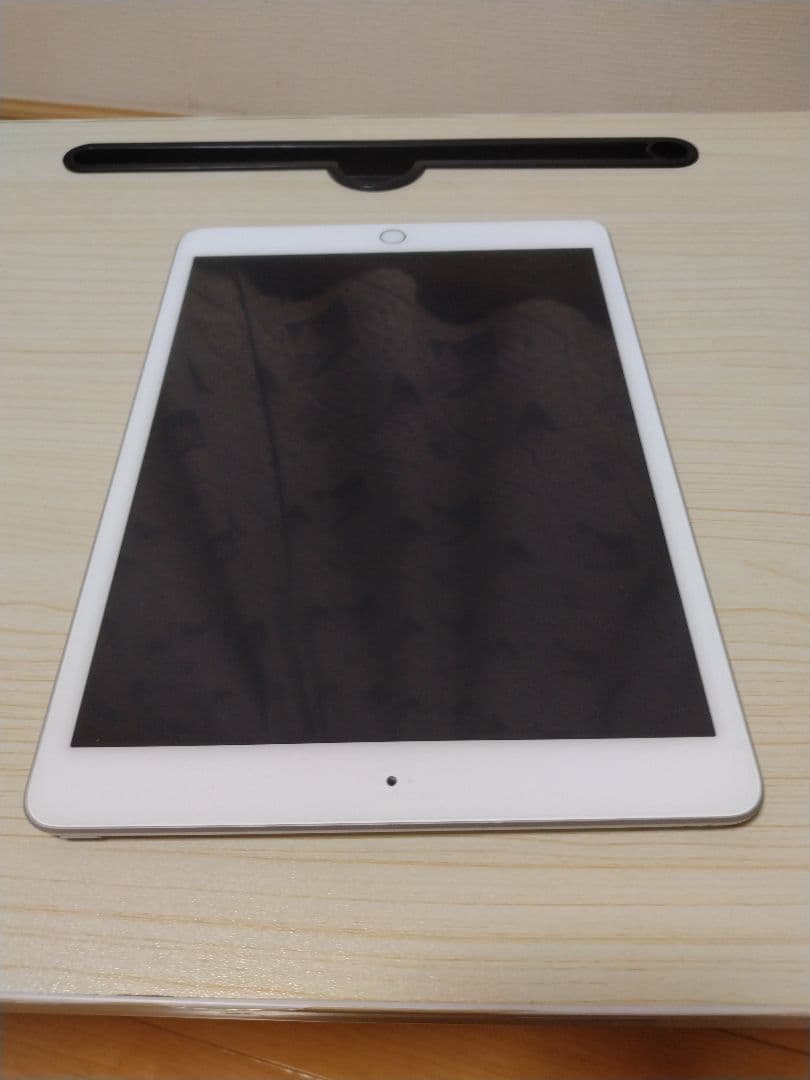 4 iPad 10.2インチ本体、128GB、シルバー、8世代、値下げ交渉不可
