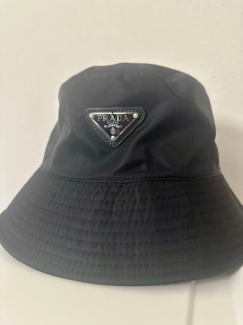 yu〔新品、美品〕PRADA ブラック バケットハット ノベルティ
