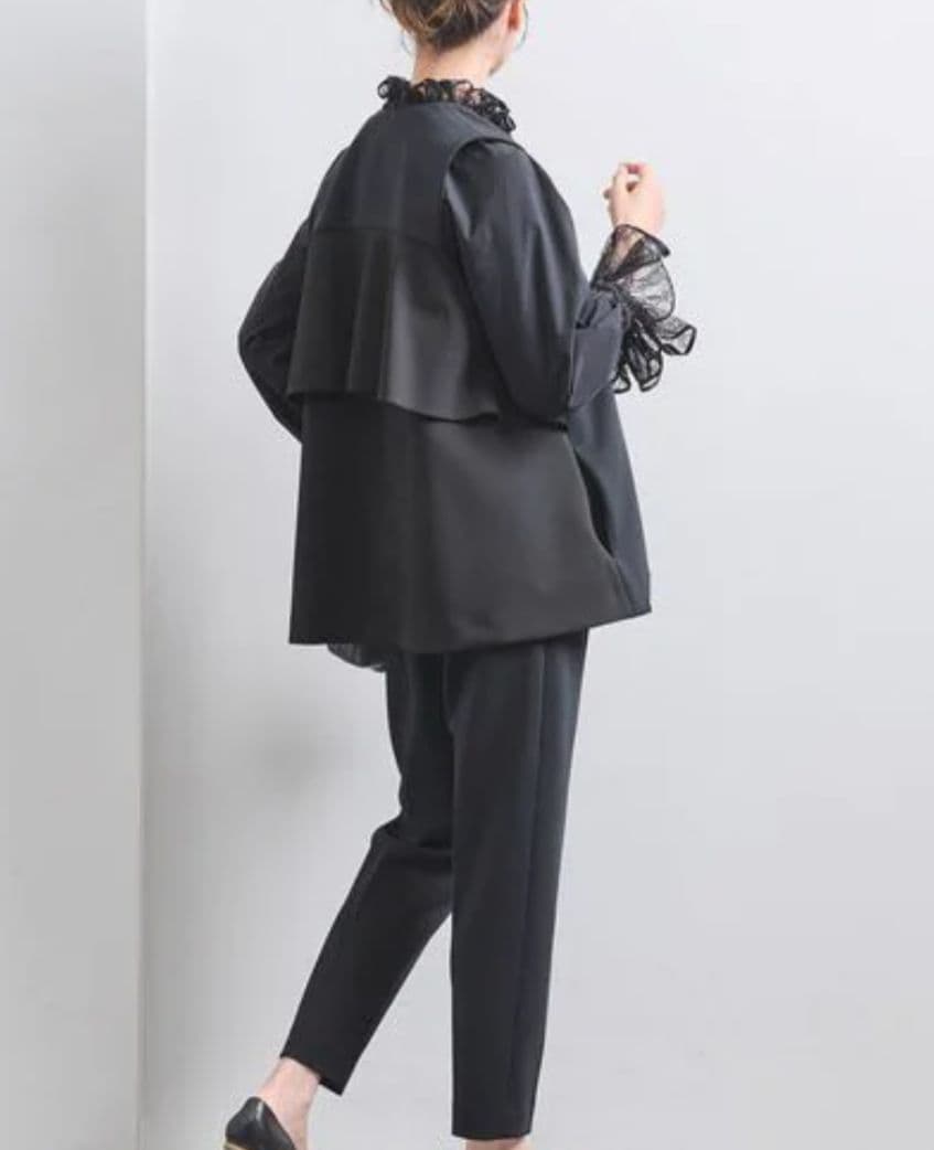 極美品　ユナイテッドアローズ　SPONGY ミドルベスト　ジレ　36　フリル　黒