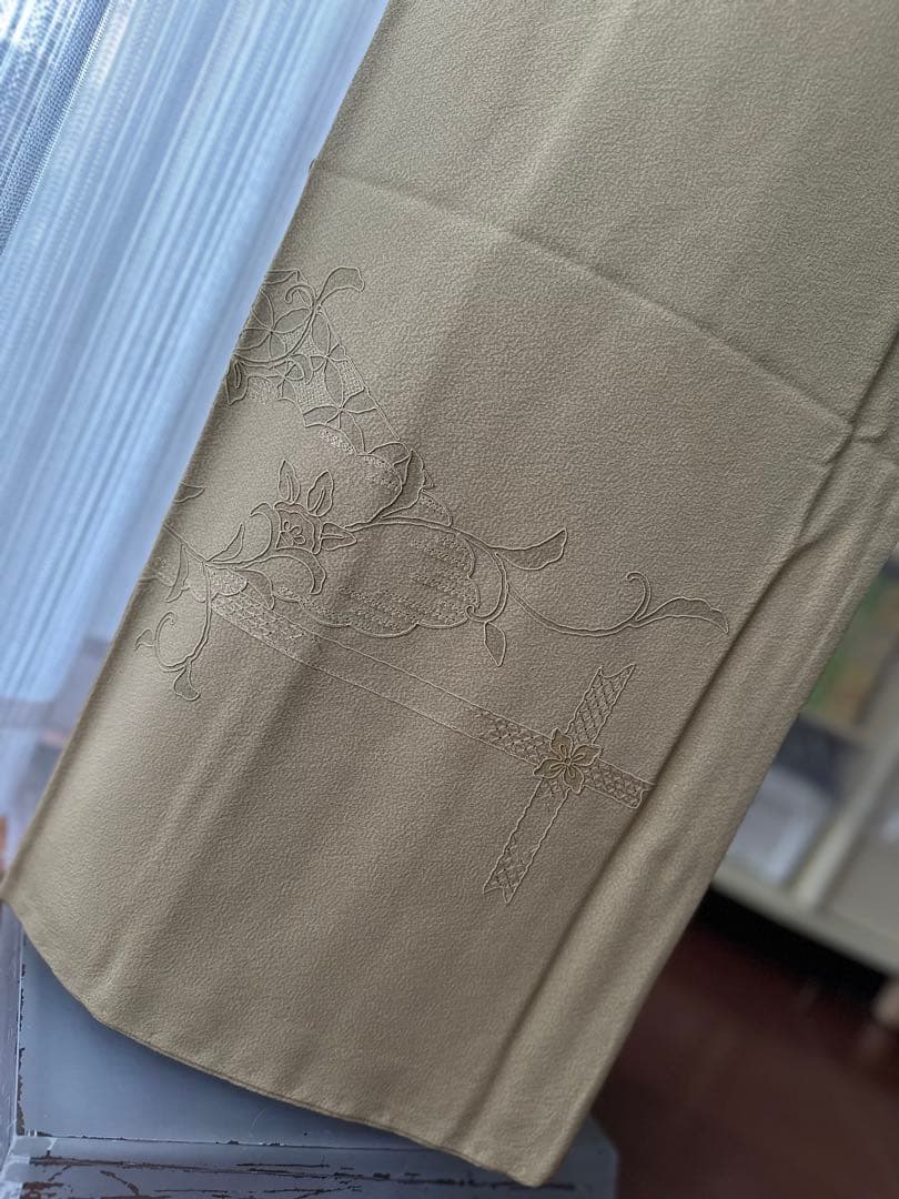 付け下げ訪問着 辛子色 正絹 高級ちりめん素材に汕頭刺繍 単品