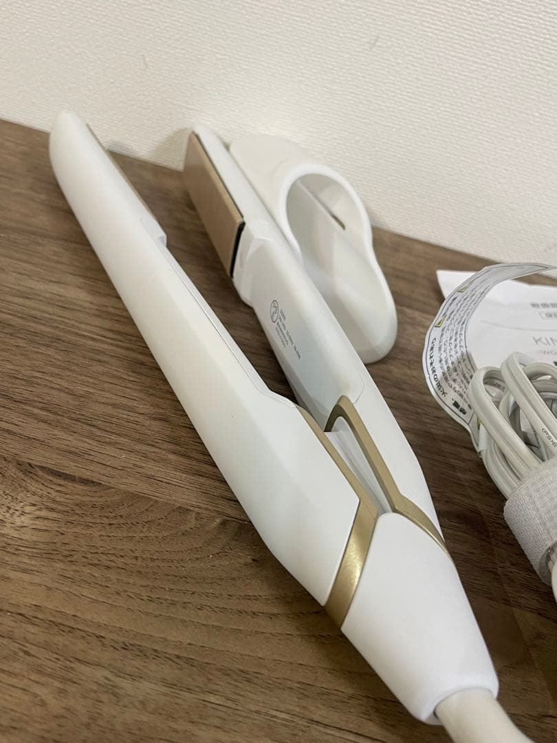 【未使用】kinujo キヌジョ絹女　DS200 ストレートヘアアイロン海外対応