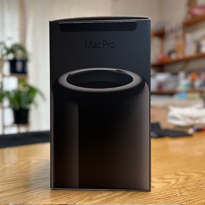 Mac Pro Late 2013 12コア 32GB D500　512GB