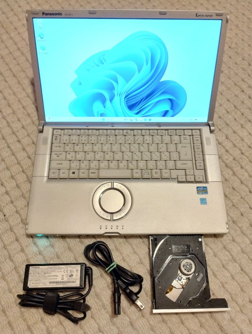 液晶画面15.6インチ8GB Panasonic CF-B11 SSD240GB