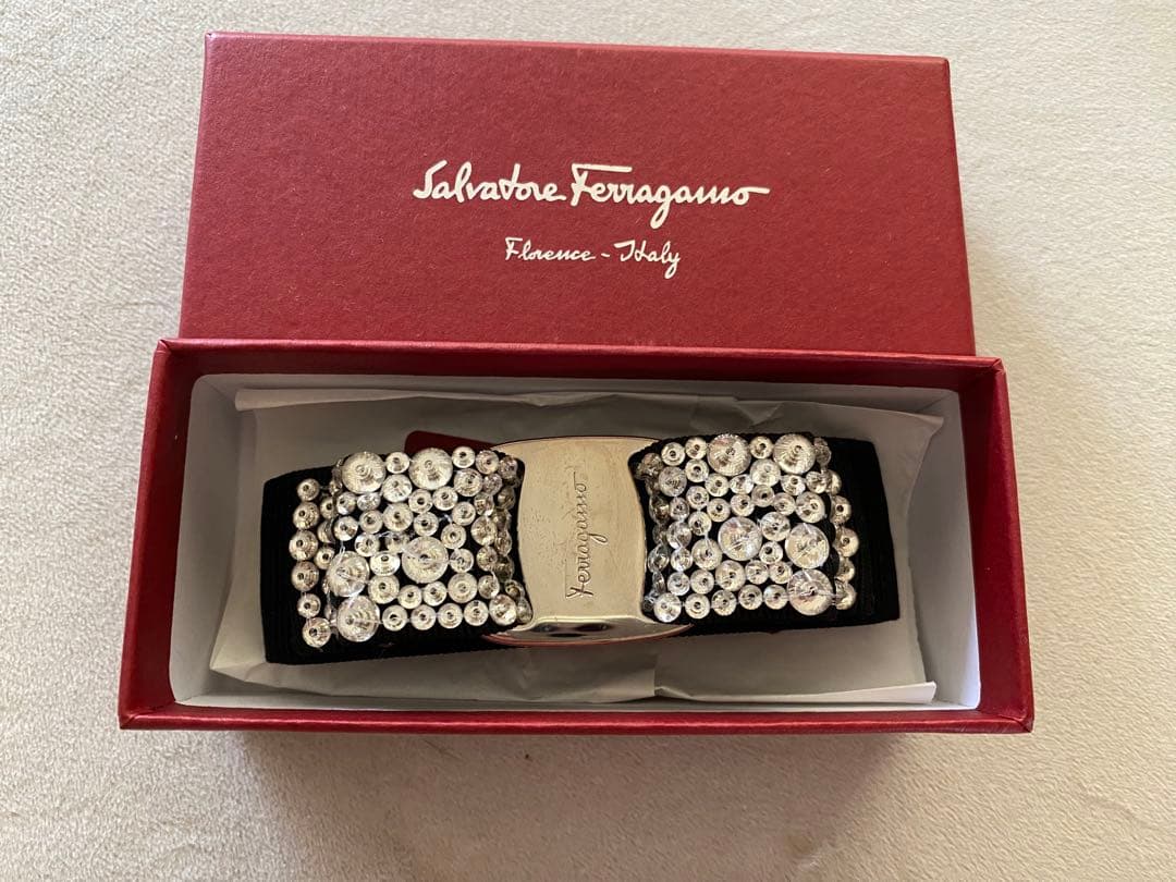 美品　フェラガモFERRAGAMO＊バレッタ Vara Bow 黒xシルバー